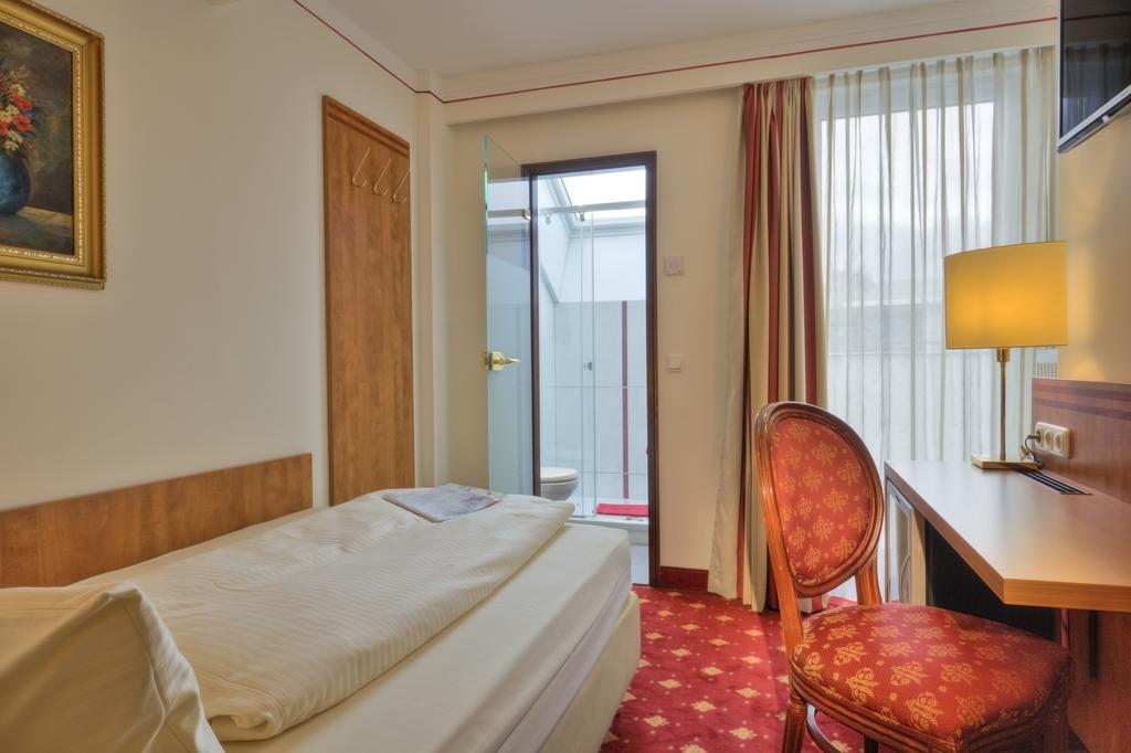 Condor 3* Munich